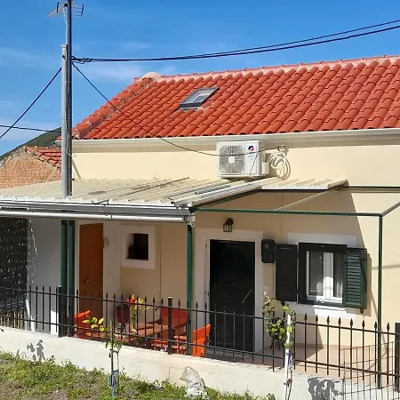 Cozy House In Village * Mikros Gialos